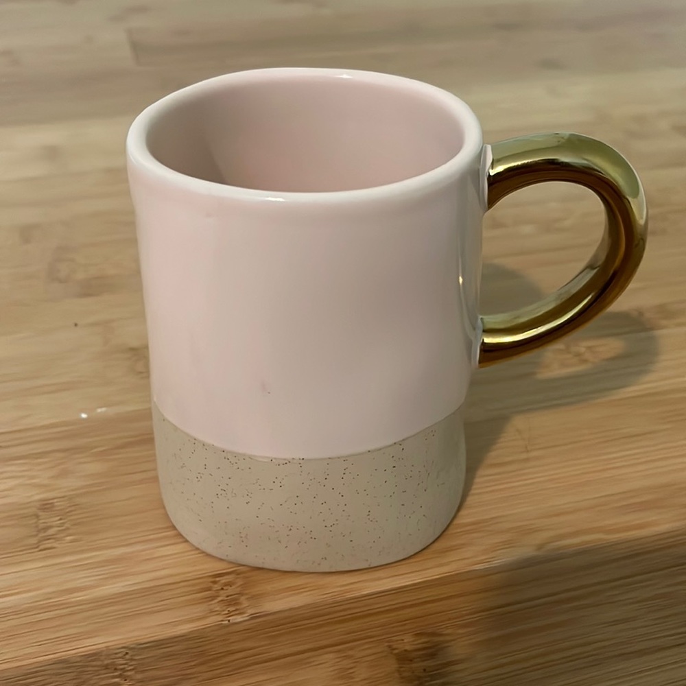 Pale pink mug with gold handle